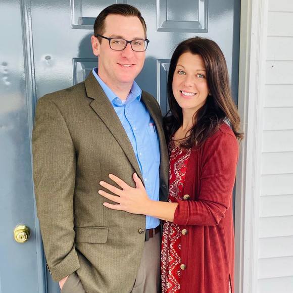 Meet your Posher, Jenn - Picture 1 of 1